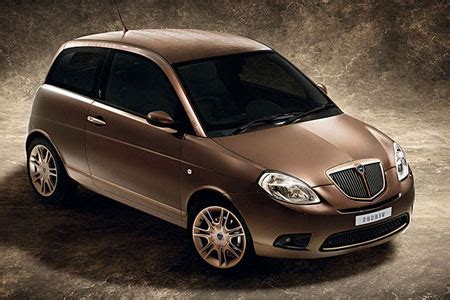 lancia ypsilon versus versace